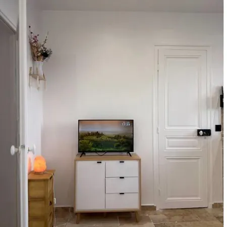 13th Private Apartment